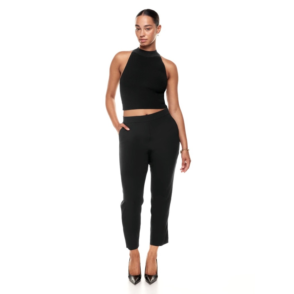Aritzia Babaton Conan Cropped Pant in Black. Size 4